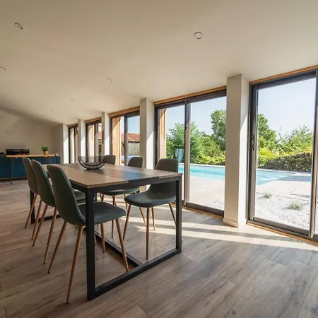 Le Grand Verger : Familial Avec Piscine * Vivonne